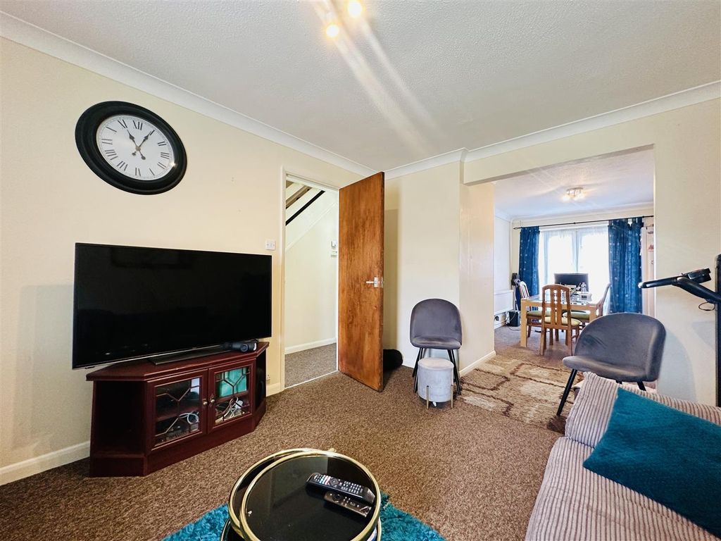 Property photo 2 of 12 Landing