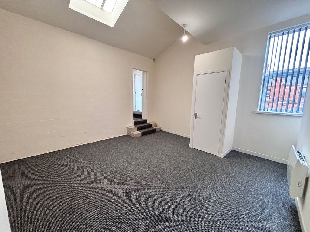 Property photo 1 of 5 Living Room