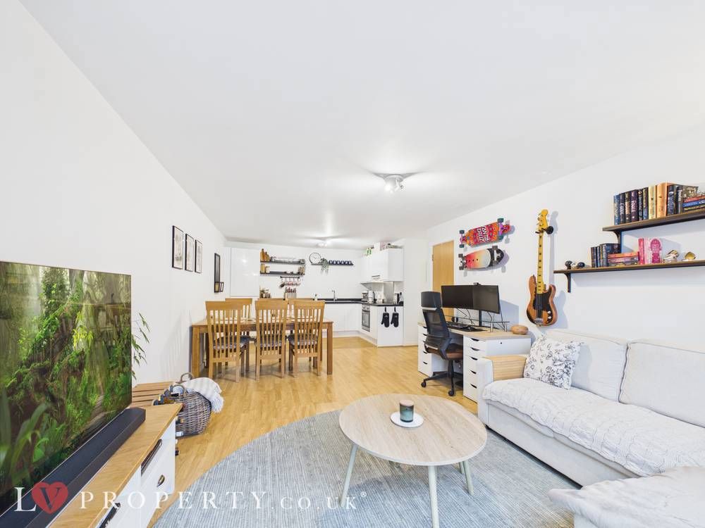 Property photo 3 of 10 Giraffe360-Still007