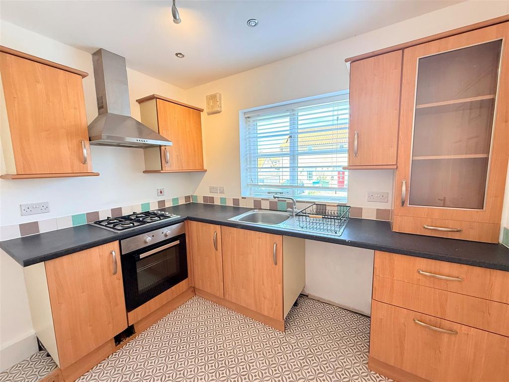 Property photo 3 of 16 Kitchen New.Jpg