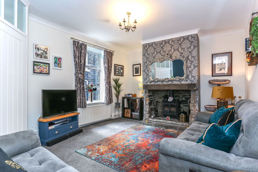 Property photo 2 of 25