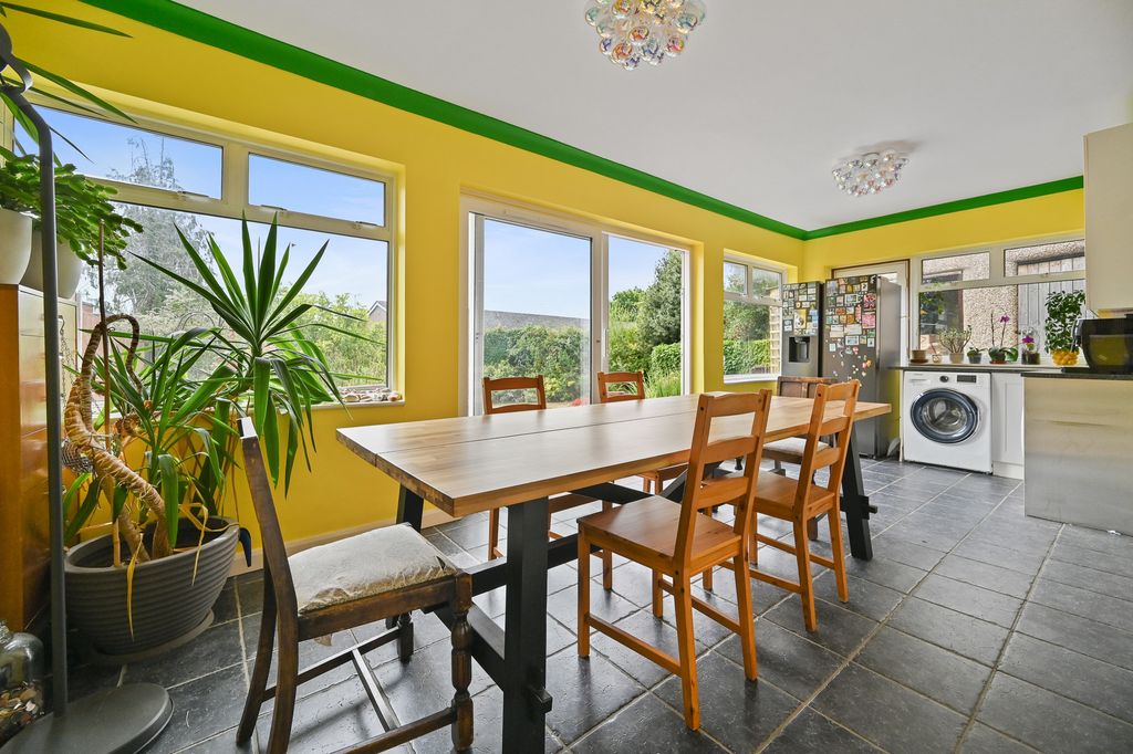Property photo 2 of 14 6