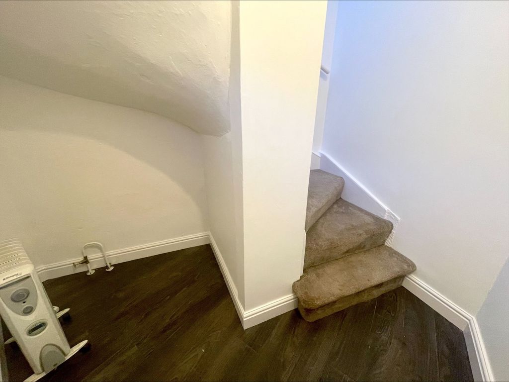 Property photo 3 of 21 Picture No. 06