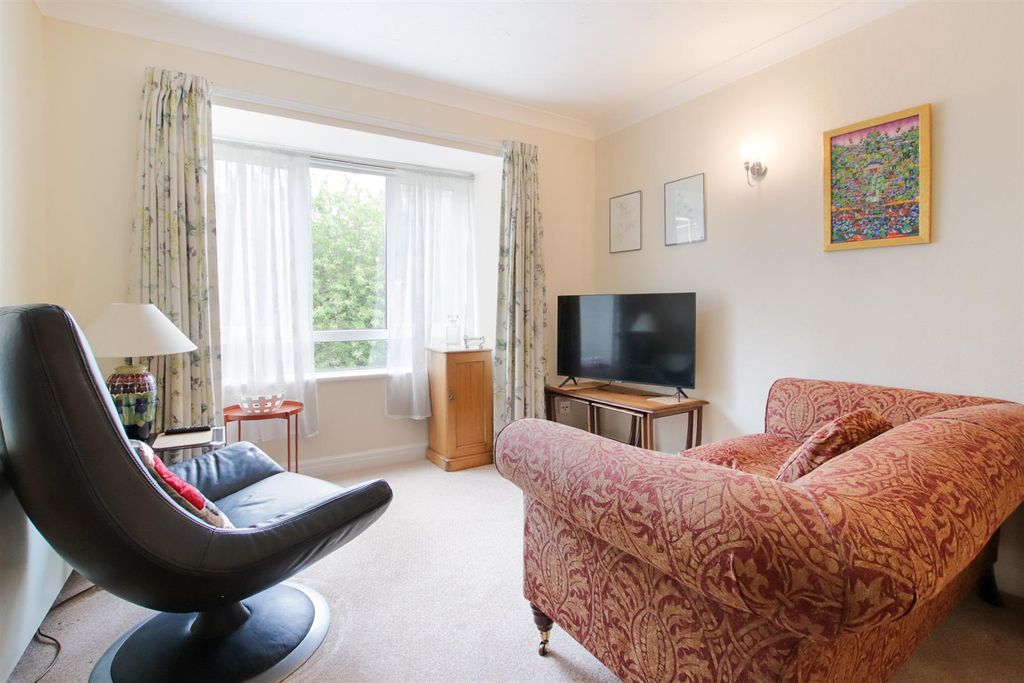 Property photo 2 of 9