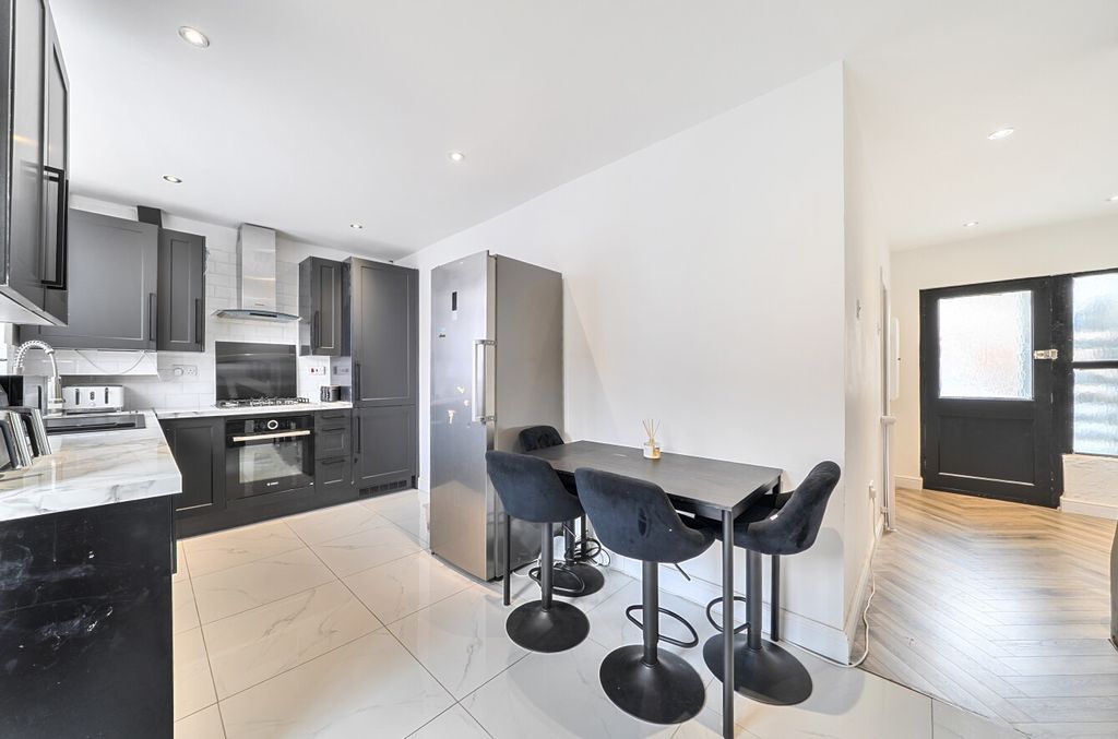 Property photo 3 of 20 5287327