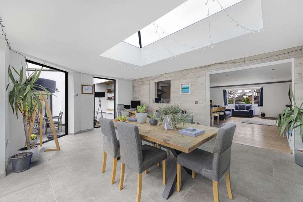 Property photo 2 of 18 Picture No. 33