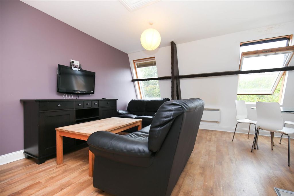 Property photo 2 of 12