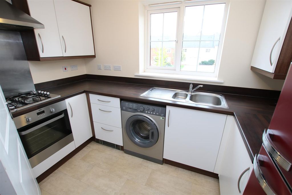 Property photo 2 of 9 Kitchen.Jpg