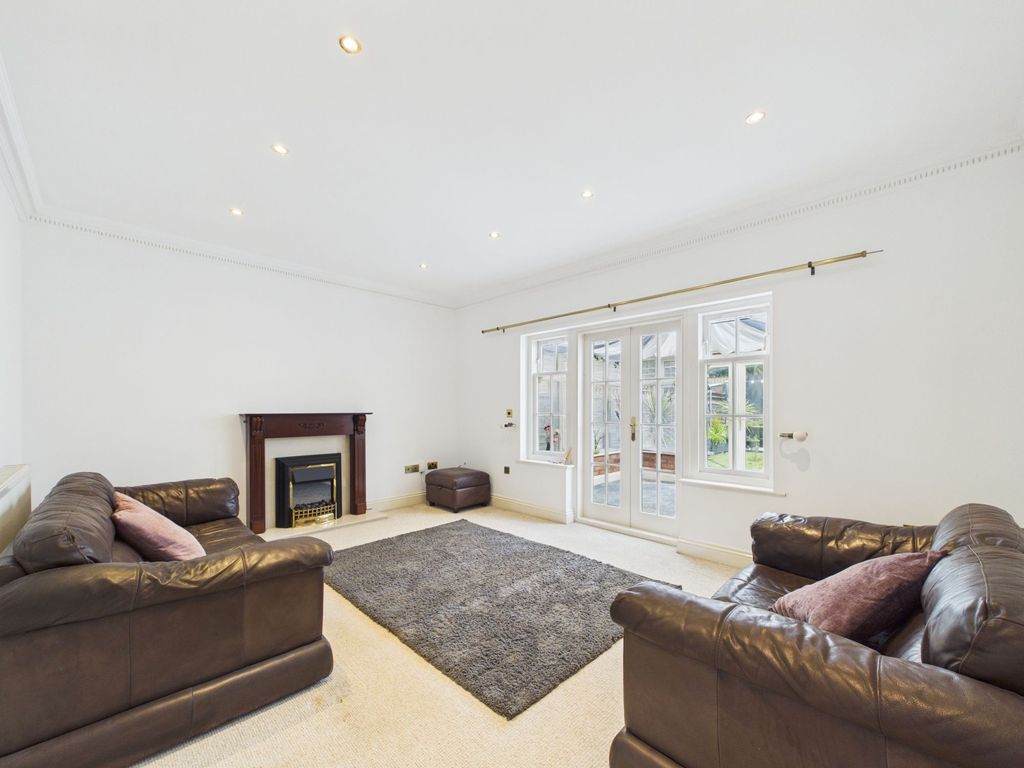 Property photo 2 of 28