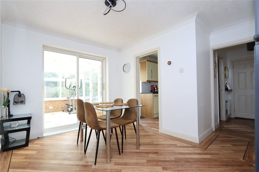 Property photo 2 of 19 Picture No. 11