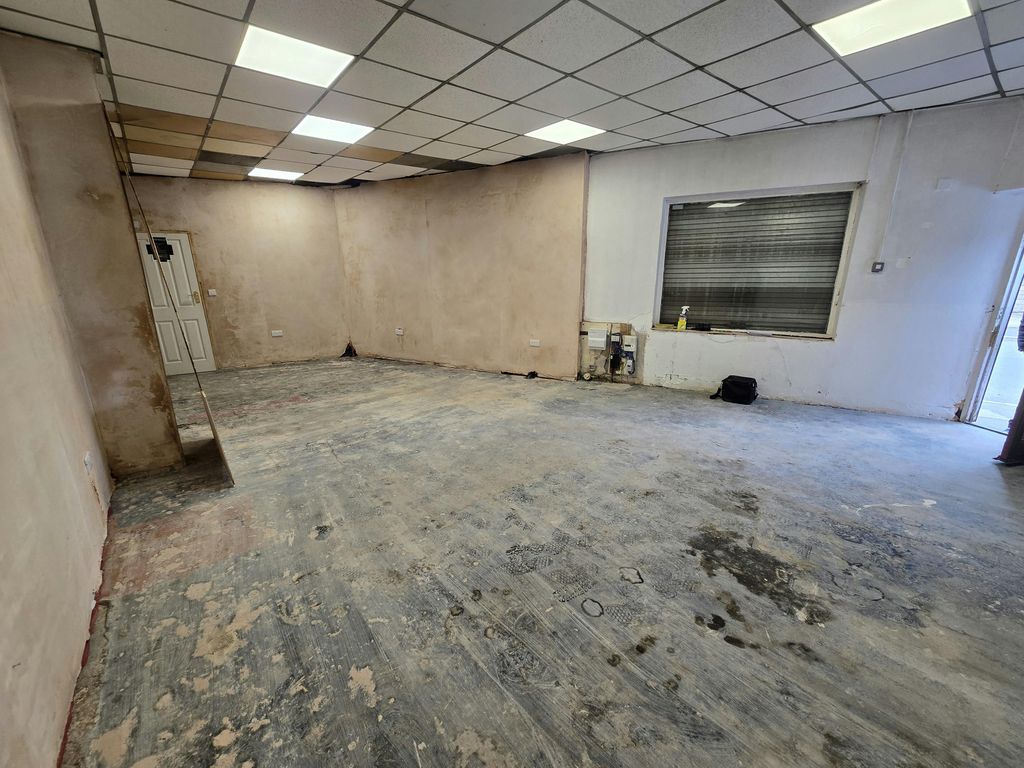 Property photo 3 of 6 Main Room