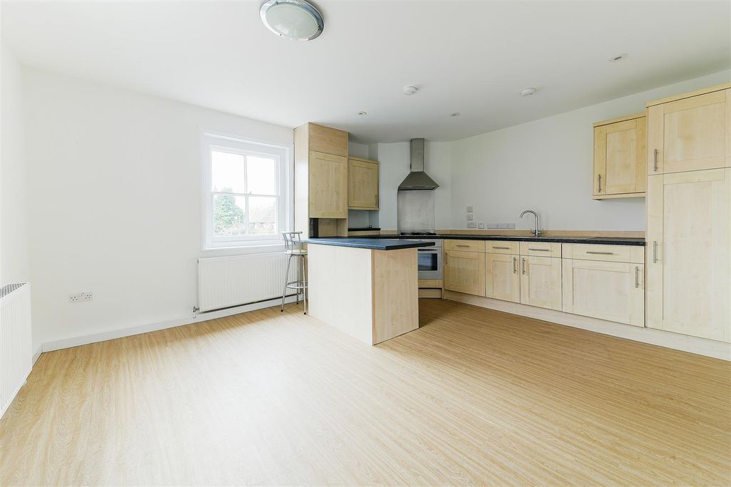 Property photo 1 of 10 High Street7.Jpg