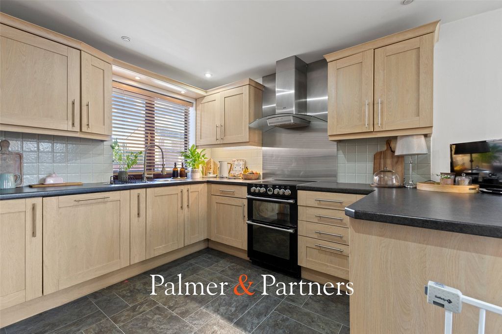 Property photo 3 of 32 Picture No. 15