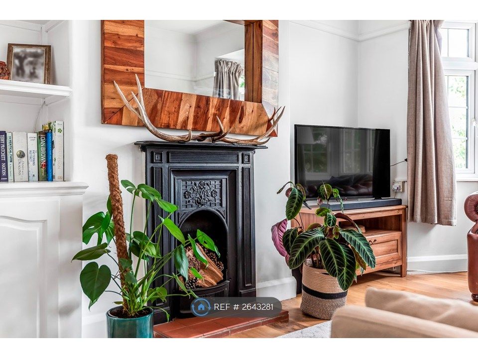 Property photo 1 of 20 Living Room