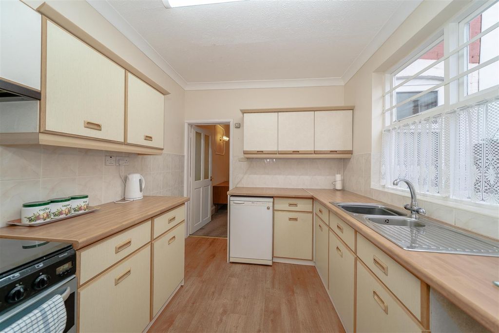 Property photo 3 of 23 Kitchen