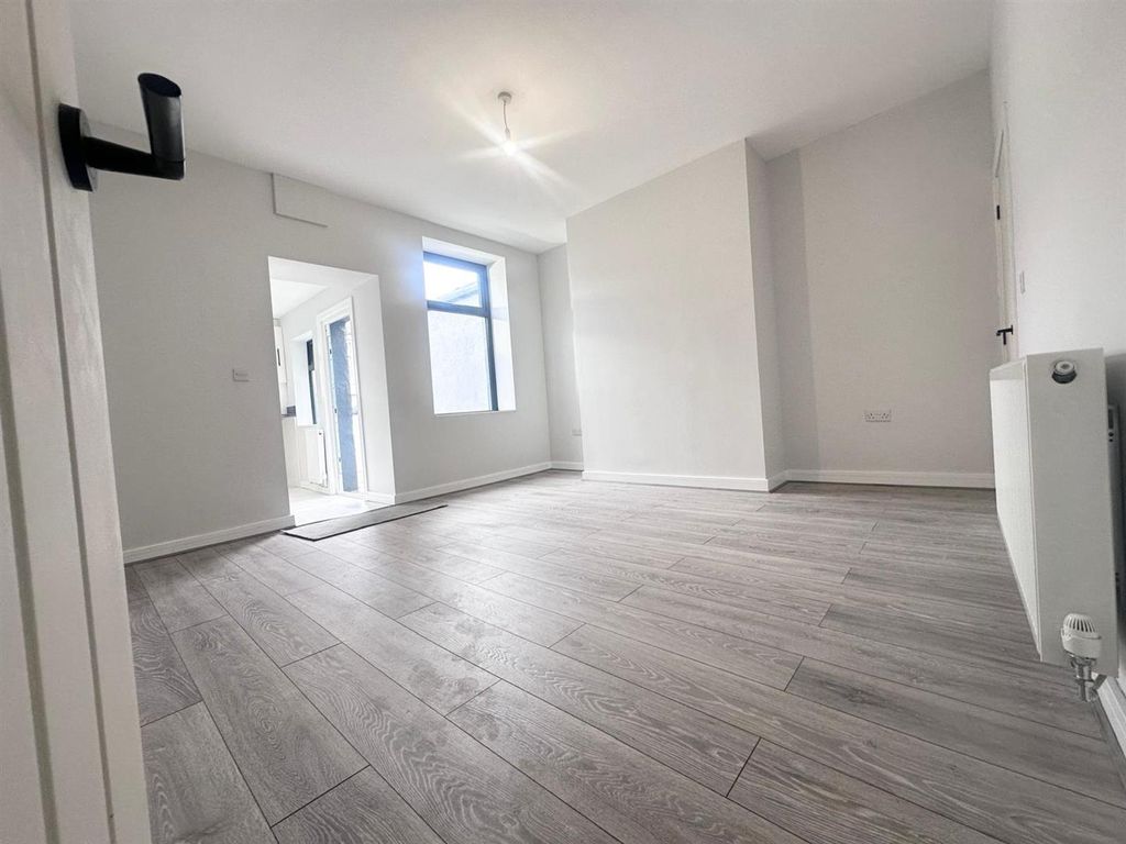 Property photo 3 of 12 Whatsapp Image 2026-02-27 At 14.26.41 (3).Jpeg