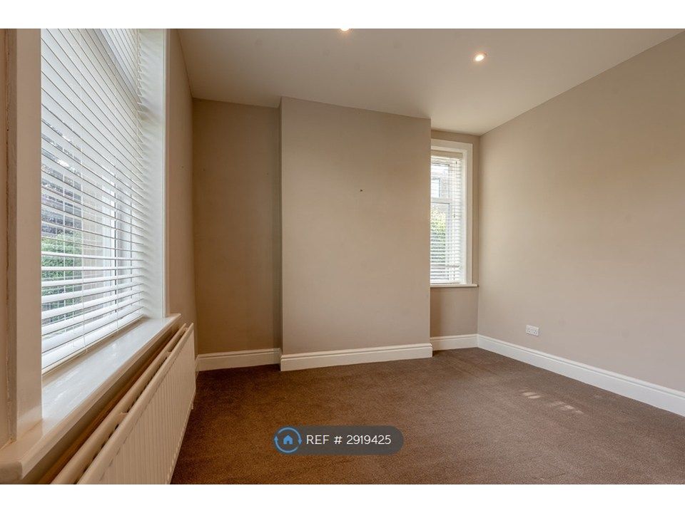 Property photo 2 of 27
