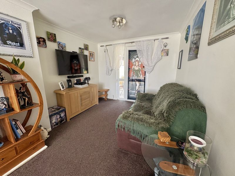 Property photo 3 of 9 Photo 12