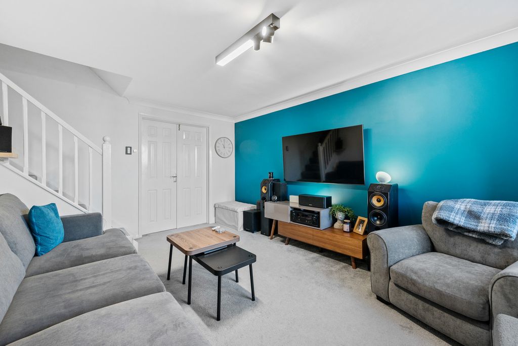 Property photo 3 of 25