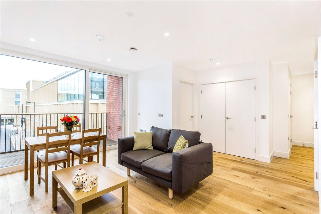 Property photo 2 of 11 Sitting Room