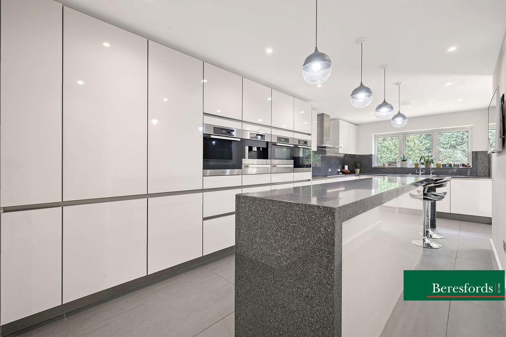 Property photo 3 of 23 Picture No. 22