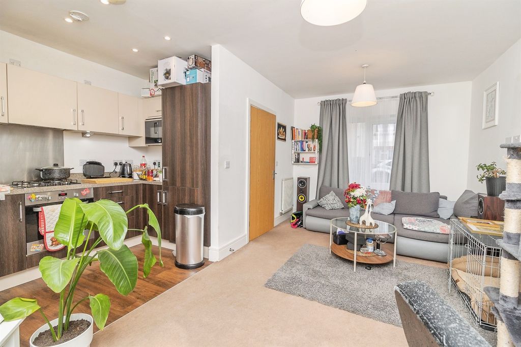 Property photo 2 of 14