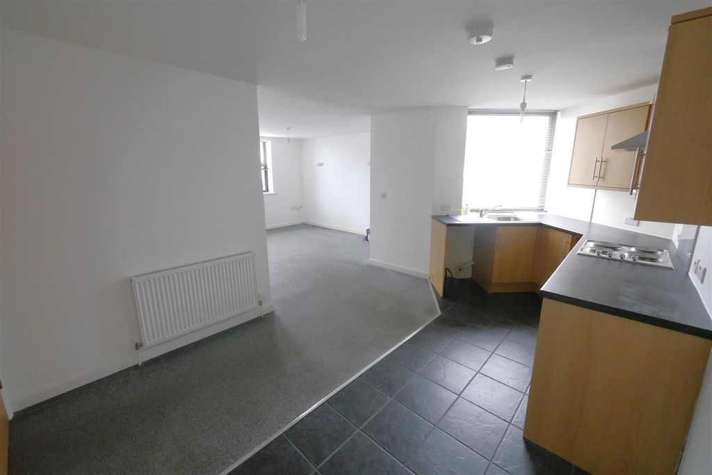 Property photo 3 of 11 Lounge/Kitchen