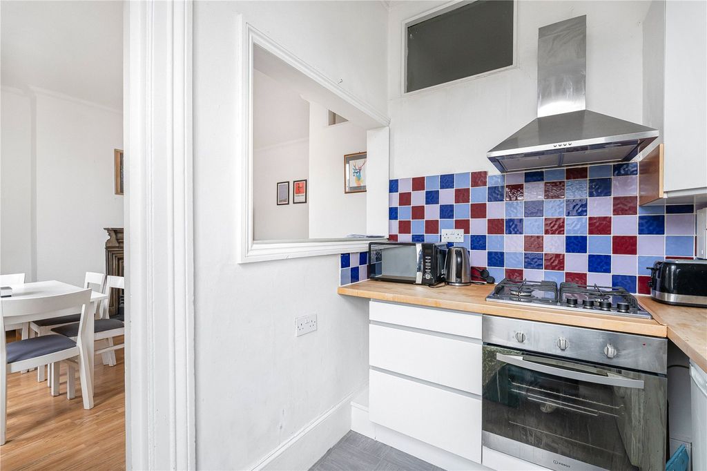 Property photo 3 of 9 Kitchen