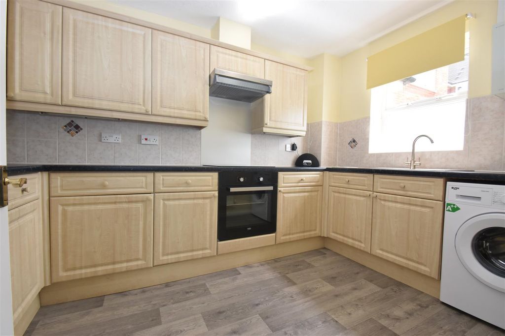 Property photo 3 of 7 Kitchen.Jpg