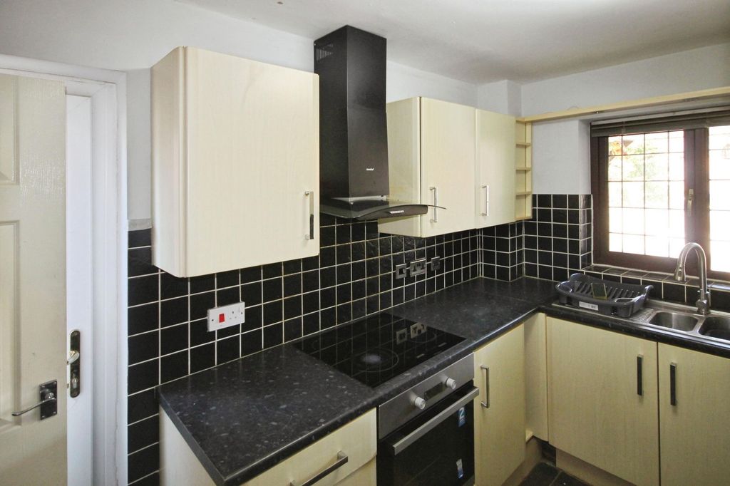 Property photo 2 of 15 Kitchen