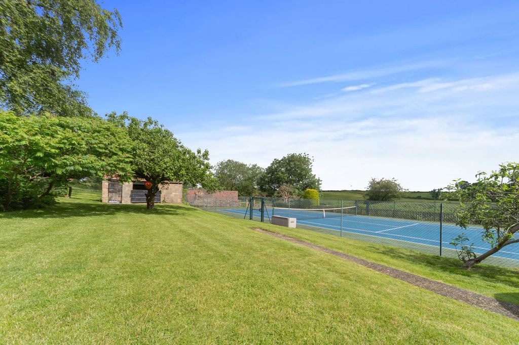 Property photo 3 of 49