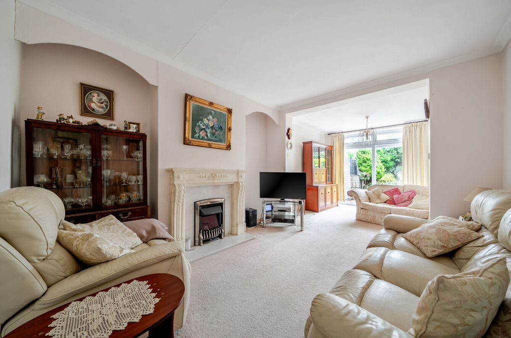 Property photo 2 of 19 1521860-8-6Aabb1c...