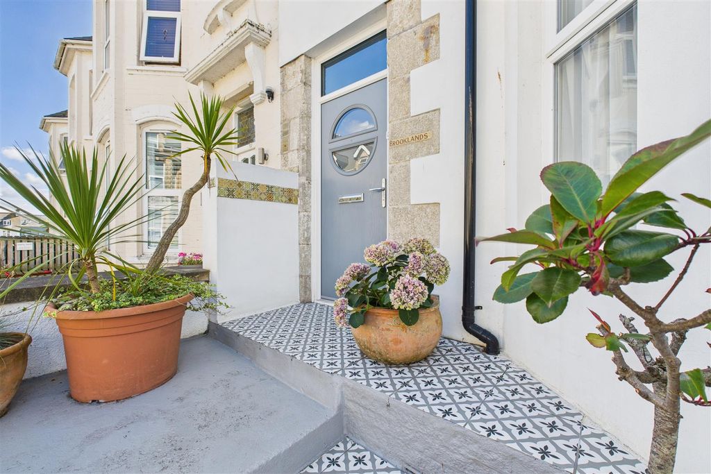 Property photo 2 of 38 Entrance