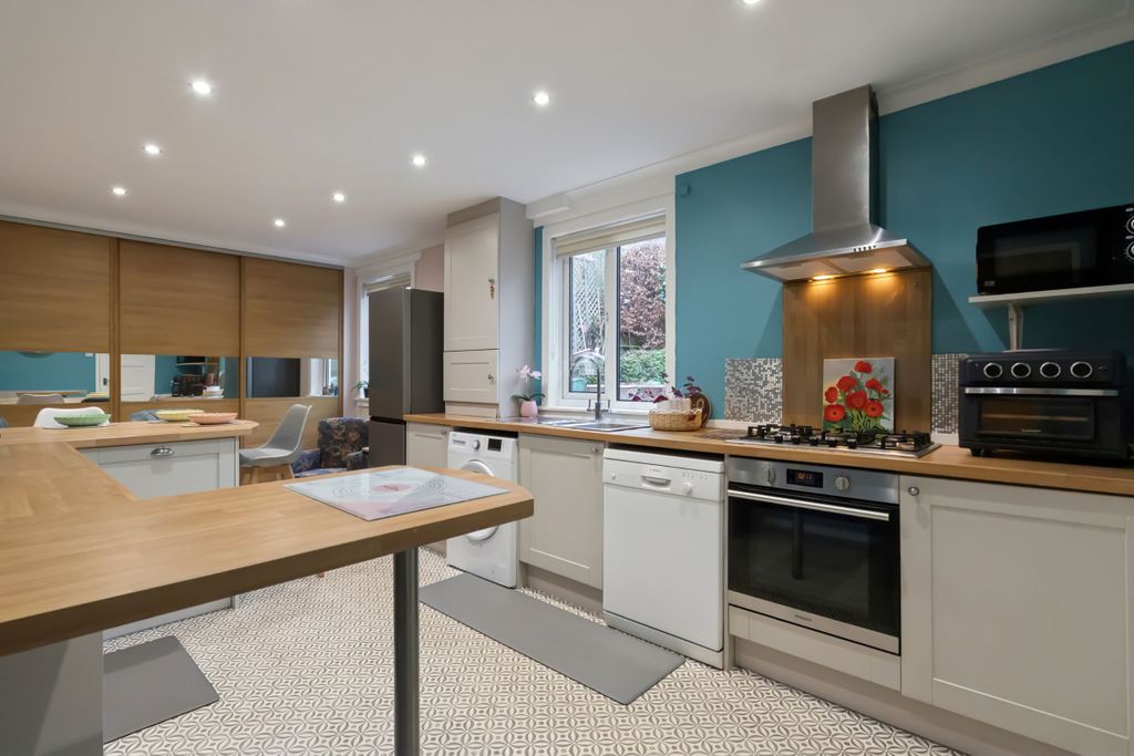 Property photo 3 of 26