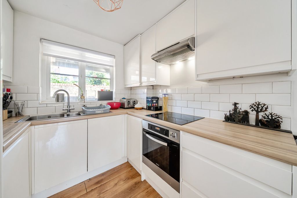 Property photo 3 of 11 1466436-12-6A1032...
