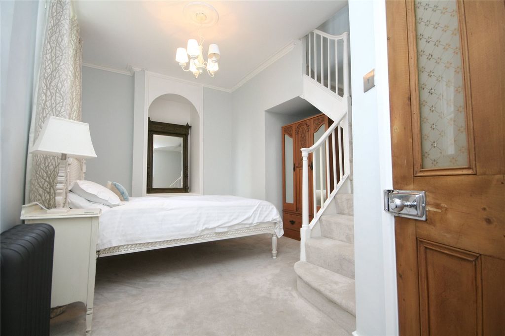 Property photo 3 of 8 Picture No. 11