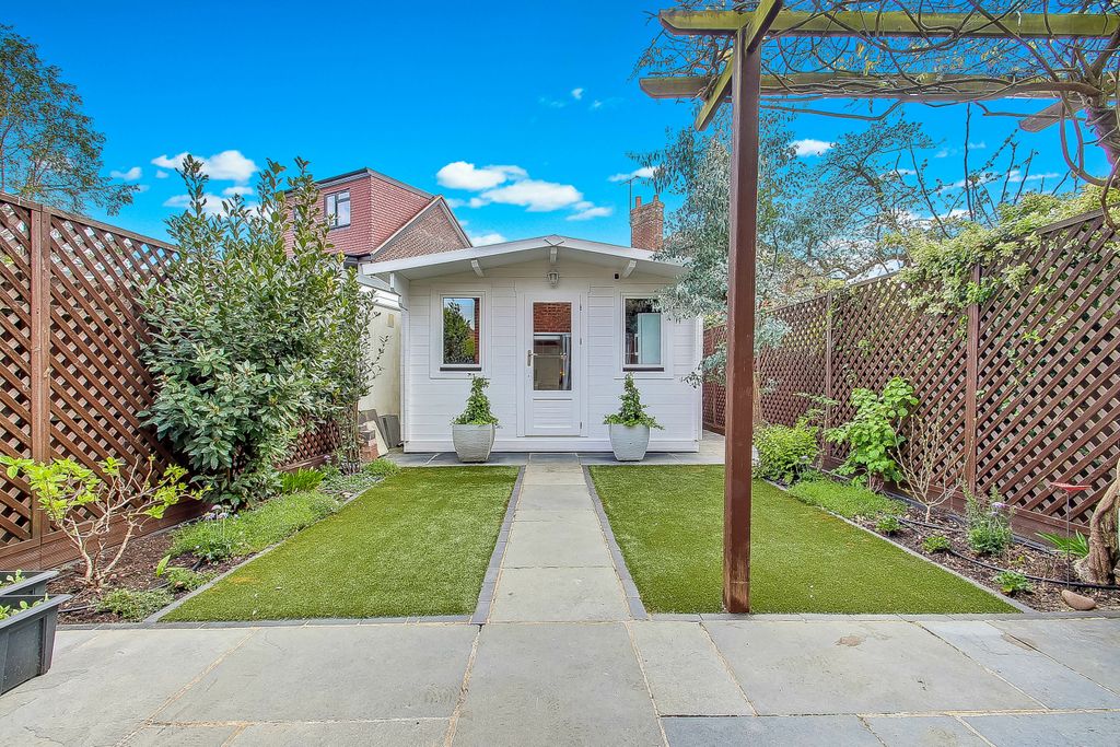 Additional image 15 of 3 bed semi-detached house for saleOakwood Crescent, Greenford UB6
