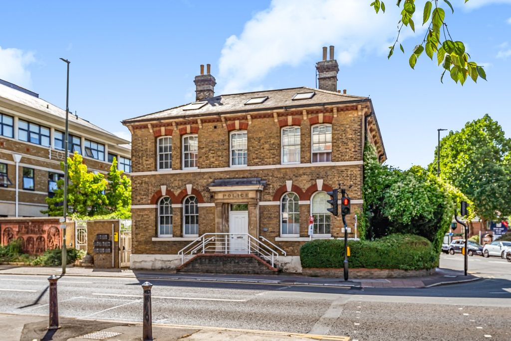Property photo 1 of 7