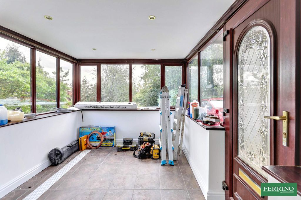 Property photo 2 of 23 Garden Room