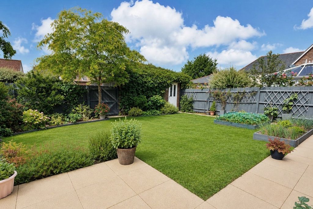 Property photo 2 of 18 3922512