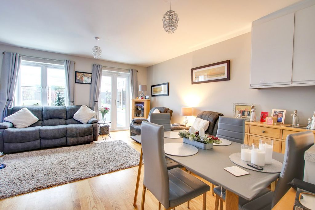 Property photo 2 of 11