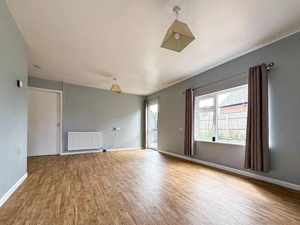 Property photo 2 of 8 4370902