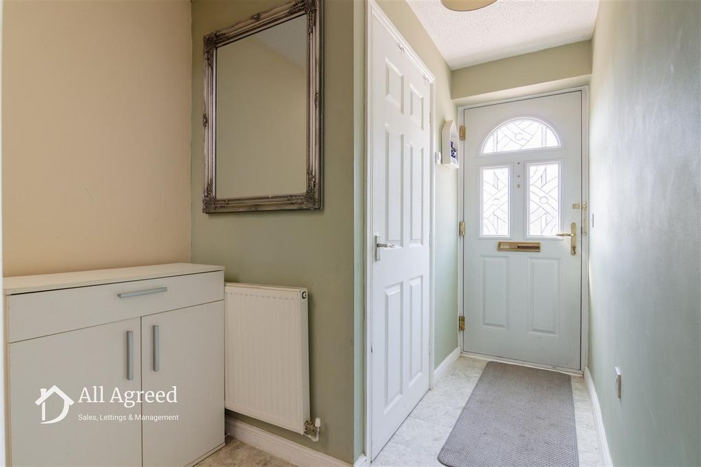 Property photo 2 of 19 Entrance Hall