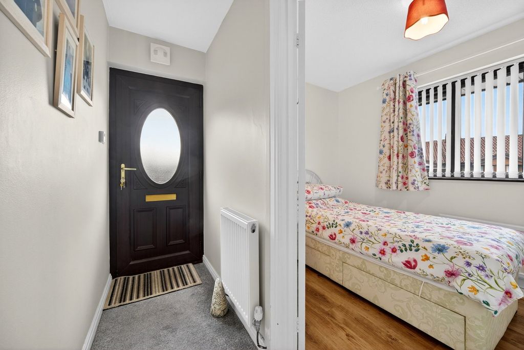 Property photo 2 of 31