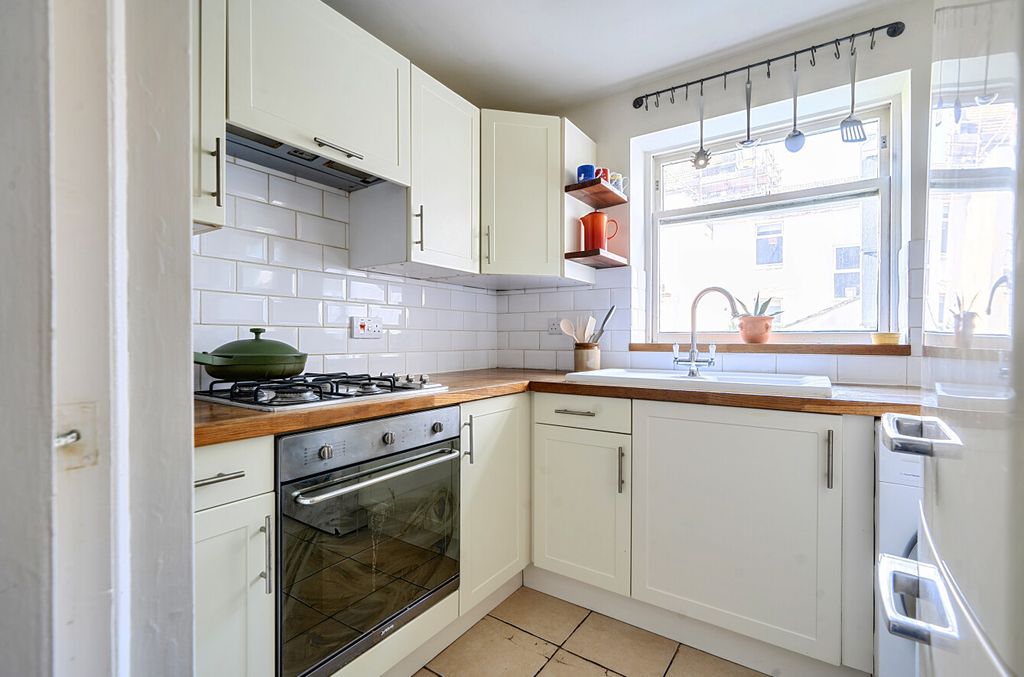 Property photo 3 of 13 1429937-17-69Bbfd...