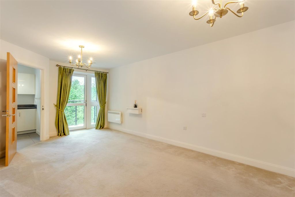 Property photo 2 of 39 8690831-Interior05.Jpg