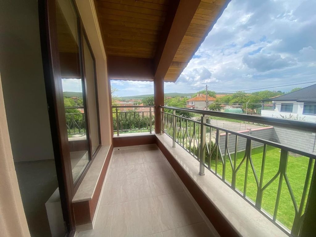 Property photo 2 of 19