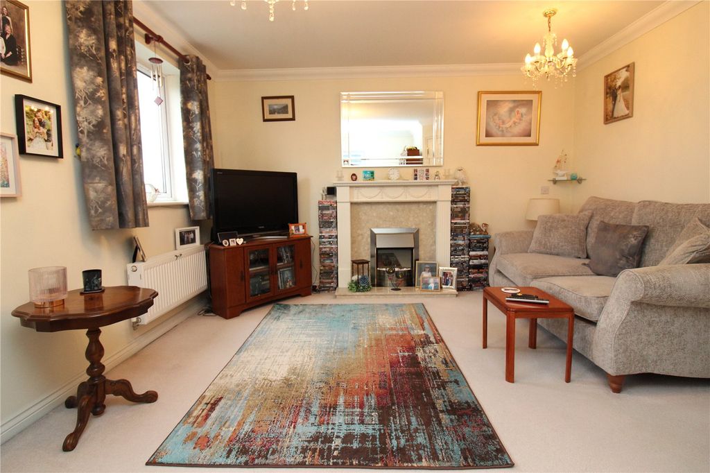 Property photo 2 of 17 Picture No. 12