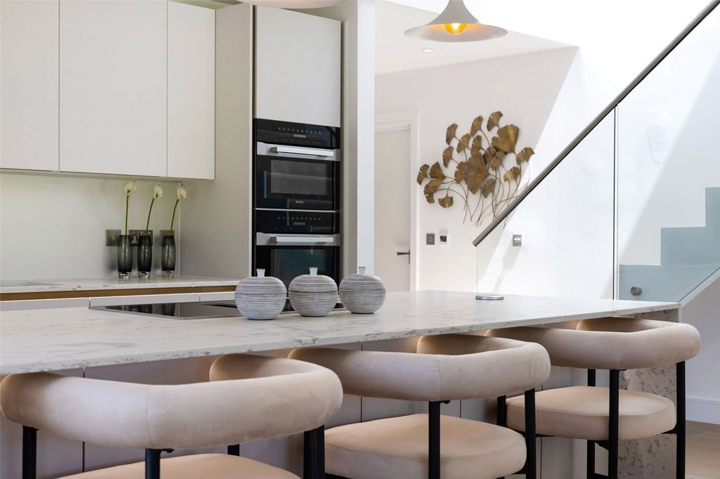 Property photo 3 of 13 Show Home