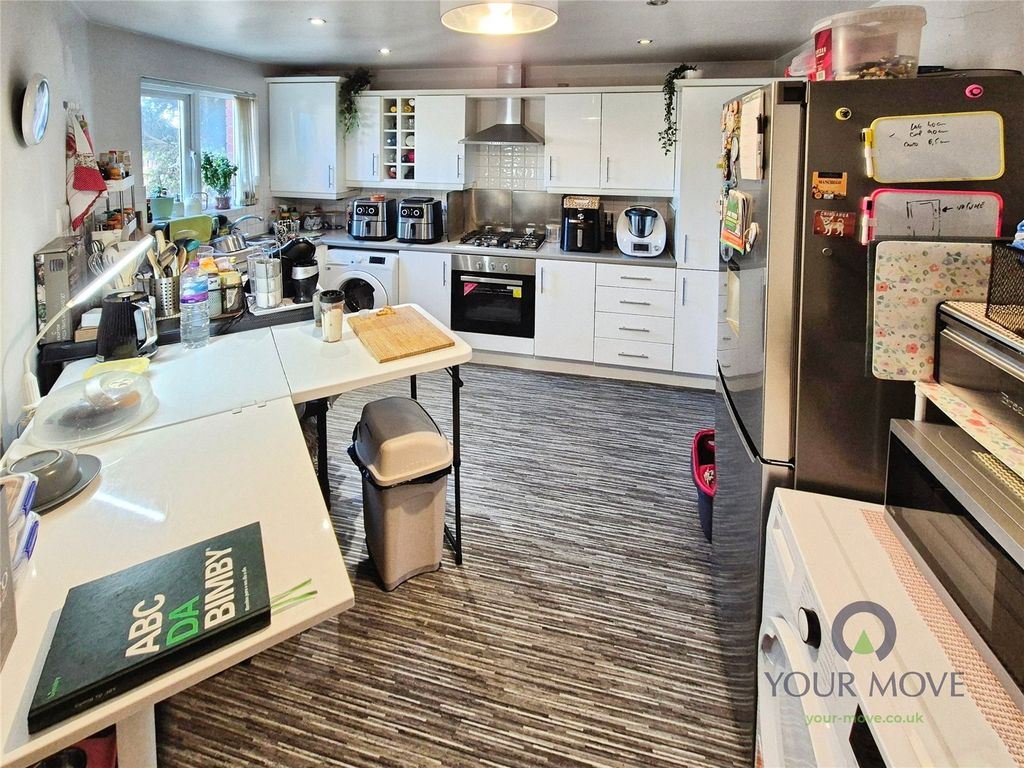 Property photo 2 of 9 Kitchen